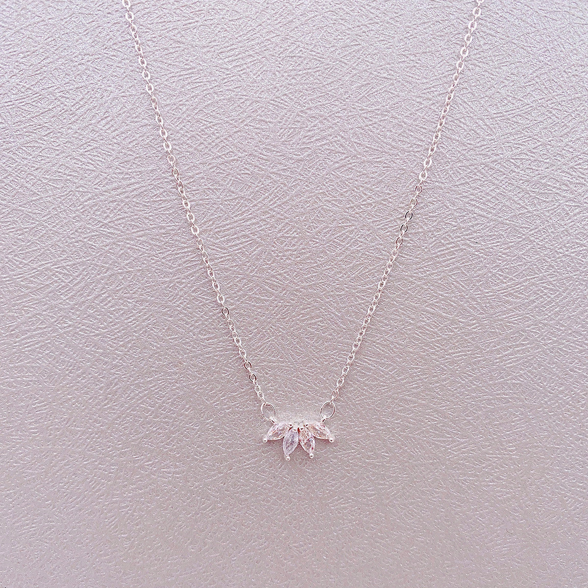Fashion Jewelry Women's Personalized Fashion Leaf Shape Pendant Necklace